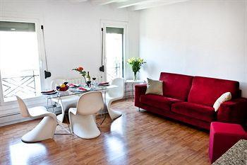 La Pedrera Apartment Barcelona Bagian luar foto